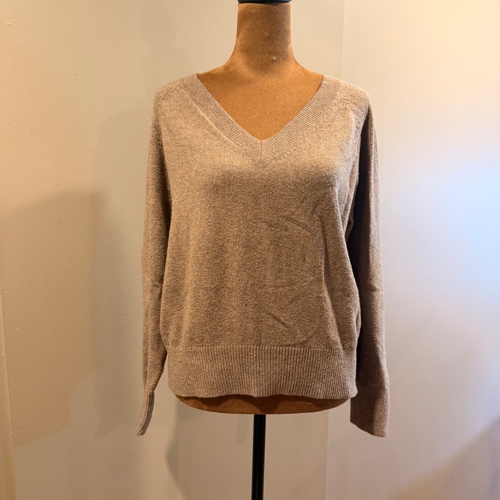 Old Navy SoSoft Relaxed V-Neck Sweater Women XS Brown Driftwood Heather Earthy